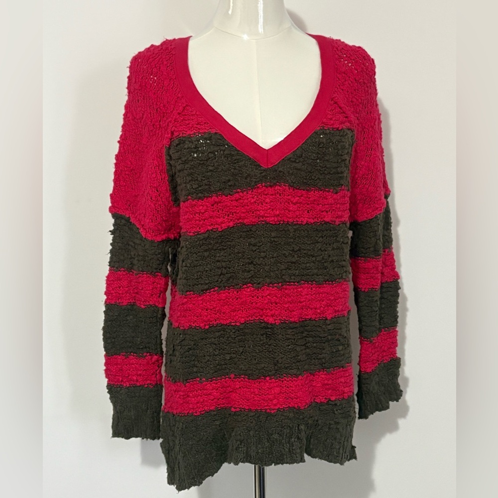 FREE PEOPLE, V-Neck Pink and Gray Horizontal Striped Sweater. Size S